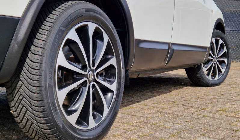 Nissan Qashqai 1.6 Connect Edition Pano vol